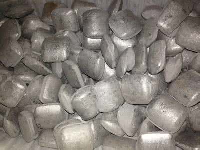 一位發(fā)言人表示，巴西淡水河谷（Vale）正在重新評估其在新喀里多尼亞虧損的鎳業(yè)務，這是上月新上任的首席執(zhí)行官Fabio Schvartsman對表現(xiàn)不佳資產(chǎn)進行廣泛考核的一部分。